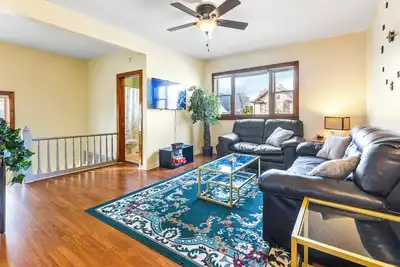 Near Downtown Bloomington Full Apartment