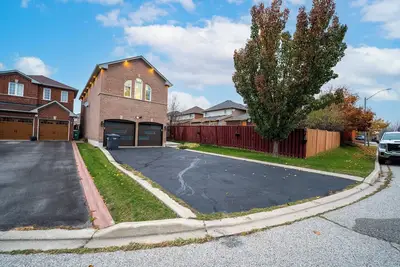 Image de Mystic Mansion in Mississauga (Greater Toronto) w/Party Rm Sleeps 10