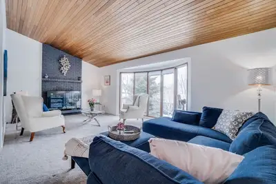 Image de Kenny - Large Home near Park & River Valley