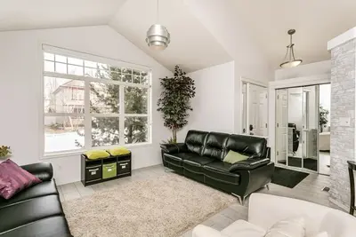 Image de Trelle - Cozy Fireplace, Fenced Yard, & DbleGarage