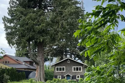 Image de Cozy Riverside Cottage with Private Hot Tub