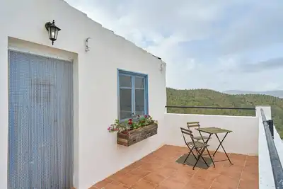 Image de Studio 'The Vine' avec vue sur les montagnes, piscine partagée et Wi-Fi