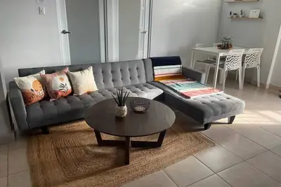 Image de 1-King/1- queen bed, with Ac, WiFi in wonderful San Juan, close to everything