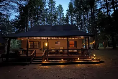 Image de On A Whim - Cozy 2br Cabin w/Community Lake Access