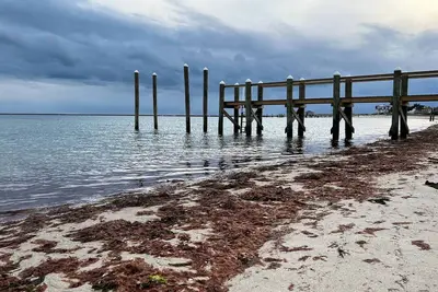 Image de Stunning beach cottage in Hyannis, Massachusetts, 5 minutes walk to the beach.