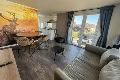 Image de New chalet 2 on the edge of the Wadden Sea and Amstelmeer with private terrace!