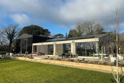Image de Contemporary barn with views over High Weald area of outstanding natural beauty