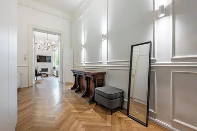 Image de Andrassy 28, next to the Opera House