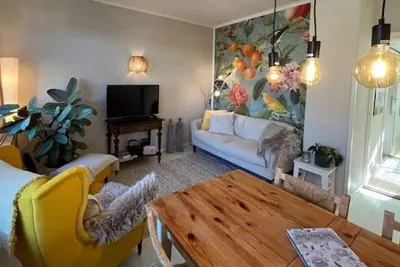 Image de Cozy vacation apartment with large sunny balcony and special furnishings