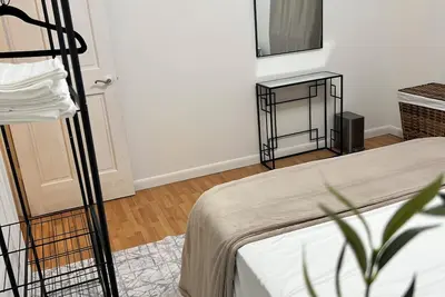 Image de Cozy 1-Br apartment in charming Valley Stream and optional car rental on site.