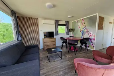 Image de New chalet 1 on the edge of the Wadden Sea and Amstelmeer with private terrace!