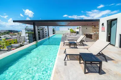 Image de Modern Penthouse with 2 Bedrooms, Tub & Pool at Arenis Condos