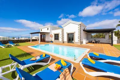 Image de Villa Dragos - Trois Chambres Villa, Couchages 7