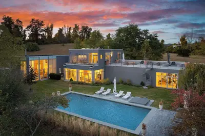 Image de Hillside Spa Retreat / Pool • Sauna • Theater