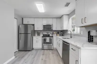 Image de Entire townhome in Largo, Md, close to Washington Dc!