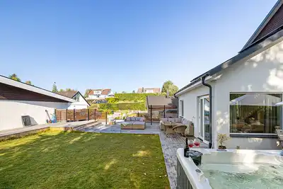 Image de Modern villa with Jacuzzi