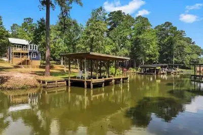 Image de Beautiful Lakefront Retreat on 1 Acre
