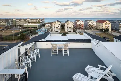 Image de New Build with Rooftop Deck & Panoramic Ocean Views