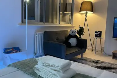 Discounted Cosy City Studio with Parking | 欢迎