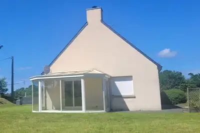 Image de Maison Familial: \"Entre Terre et mer\"\n Maison a 15 min de la mer avec piscine!