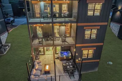 Image de Sleeps 18 | Heated Pool | Hot Tub | Mountain Views