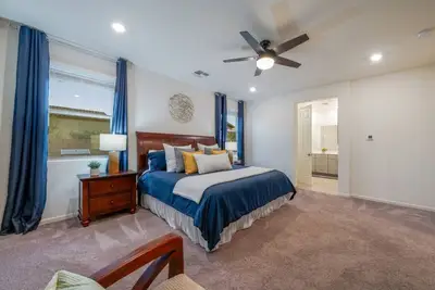 Duplex-Style House / Split / Office / 3 Br 3 Ba