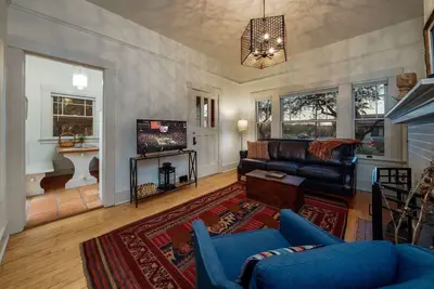 Image de Total of 2 Br 2 Ba / Your Own Duplex / Near U of A