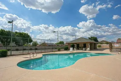 Image de Cozy 2-bedroom condo in amazing Glendale pool/ WiFi 5 min from Peoria Sprt Cmplx