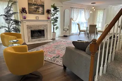 Image de Lovely 3-bedroom and 3 bathroom townhome in delightful Bhm with Ac, WiFi