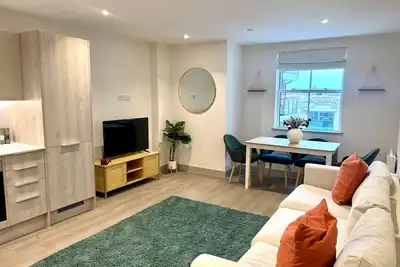 Stylish apartment on the Poole Quay-free parking 2 mins away