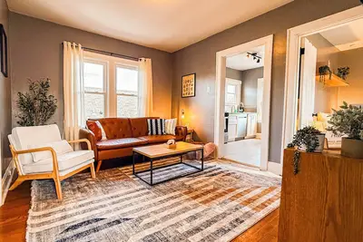 Image de Charming 2br Apt Close to Historic Mariemont, 15 Minutes from Cincy Downtown