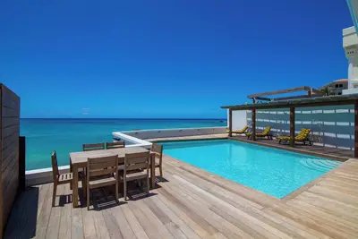 Luxurious 6-bedroom Beach Front villa in Beacon Hill