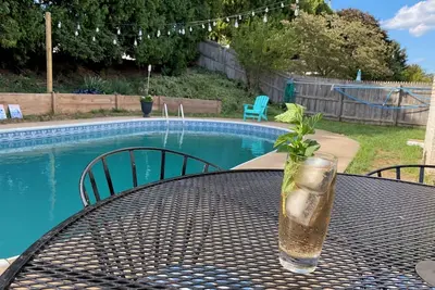 Image de Charming 4-Bedroom Retreat w/ Pool & Playroom, Near Hersheypark & Harrisburg