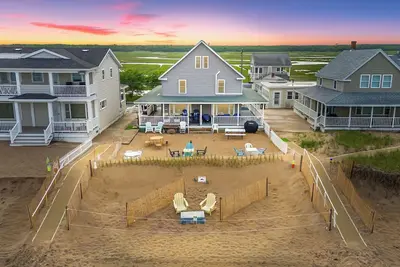 Image de Beautiful 3+ bedroom townhome on sought-after Salisbury's North Beach