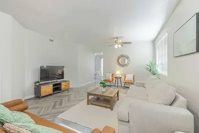 Image de Serene and Elegant Estate On Racquet Ln #42183