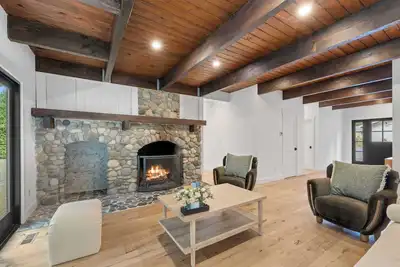 Image de Sophisticated Retreat in the Heart of Redmond – Nature & Luxury Combined #41901