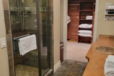 Image de Lots of room to stretch out and take advantage of the beauty of Star Valley Wy.