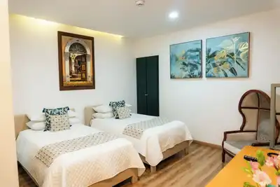 Image de In the heart of the historic center within walking distance of museums, churches, cafes, etc.