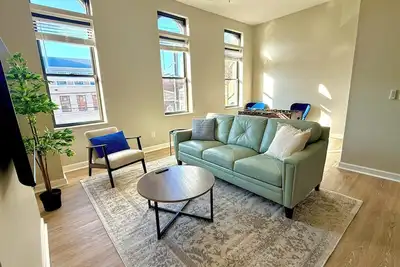 Image de Spacious 2br w\/ Parking! Washington Park in Otr