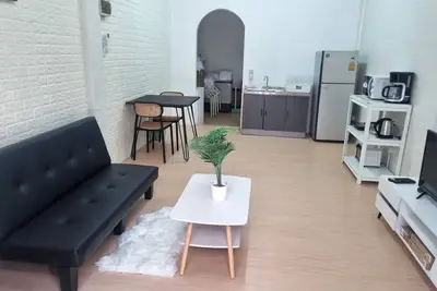 Image de Haus Sathorn Pier: Cozy 2-Bedroom Retreat, 5 Minutes to Bts City Center