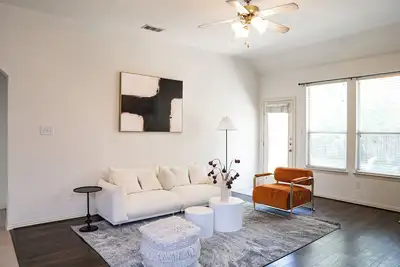 Image de Escape to Serenity: Gorgeous Retreat on Olivia Dr Awaits You #41766