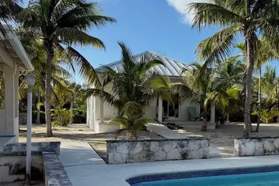 Image de Charming Spectacular Secluded Cottage, Large pool, Tennis, Private Community