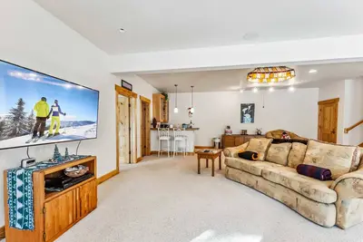 Image de Woodsy Silverthorne Lower Level Unit with Patio