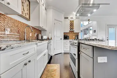 Image de Luxury Spacious 5-bedroom house with fitness room, pingpong, deck in Okemos