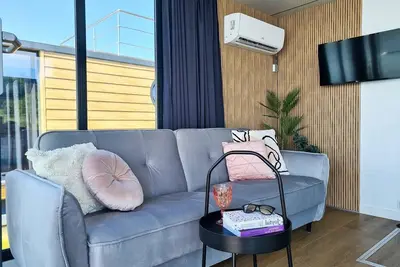 Image de Luxury Houseboat for 2 People, by the sea