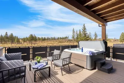 Image de 1131 Aerie Buyout | 2 Units, 5bdr | Deck, Hot Tub, Views, Near Dt