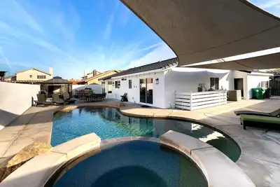 Image de Pool, Hot Tub, Putting Green + Outdoor Lounge | Near Golf + Music | Pacifica Sur