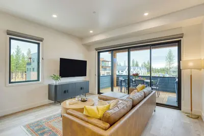 Image de Aerie Luxe 4 Unit Buyout | 10bdr, Mins to Old Bend | Hot Tub + Mountain Views