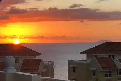 Image de Private & Tropical Oceanview Penthouse with Rooftop