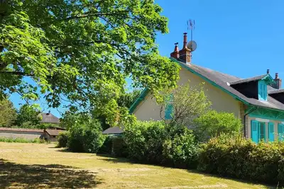 Maison authentique avec grand jardin et confort moderne à Lurcy-Lévis